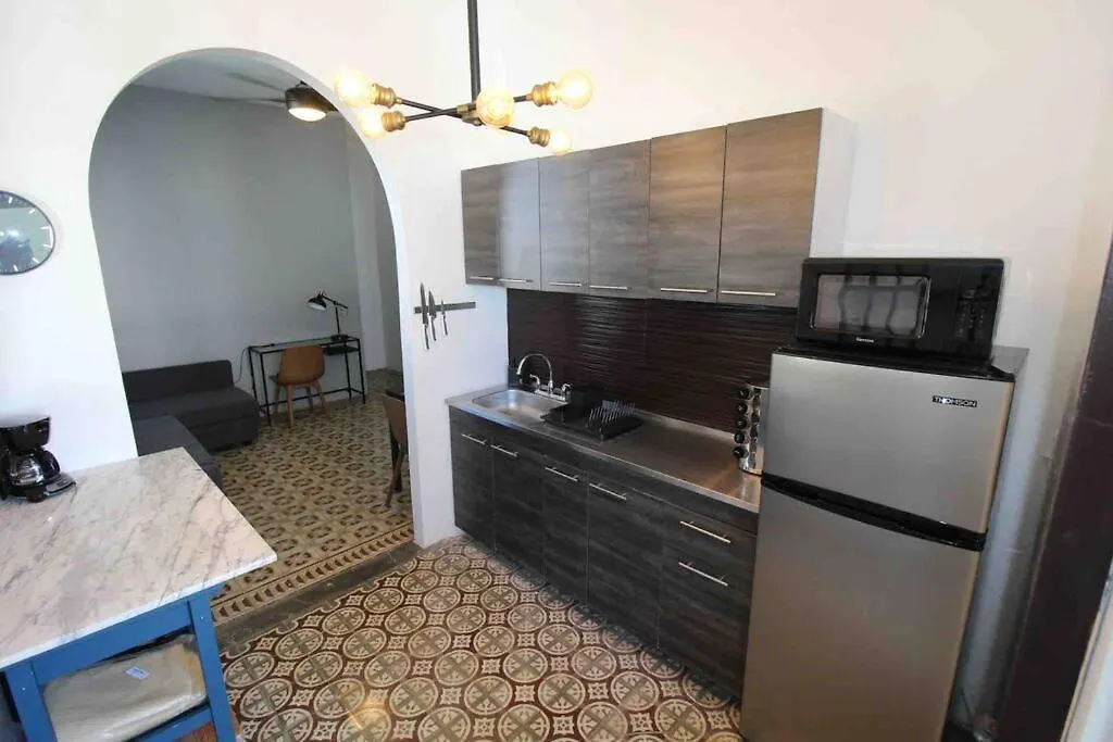 A2-Quaint 1B-Fast Wifi-Walk To Restaurants, Beach Apartment San Juan Puerto Rico